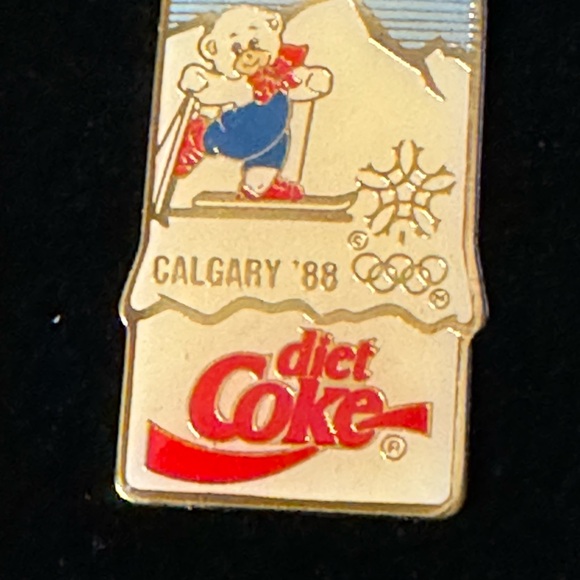 Diet coke Pin set #3 1988 Calgary Winter Olympics 5 pins in case w/ Box #KID 940 - Picture 4 of 8